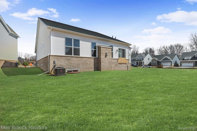 5636 Suffolk Court, West Bloomfield Charter Township, MI 48322