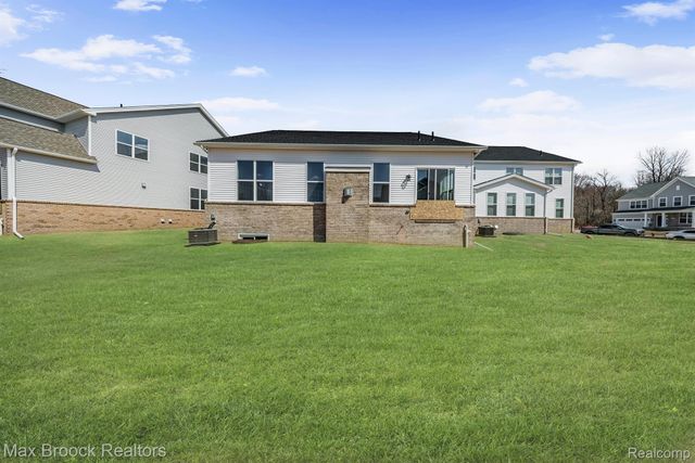 5636 Suffolk Court, West Bloomfield Charter Township, MI 48322