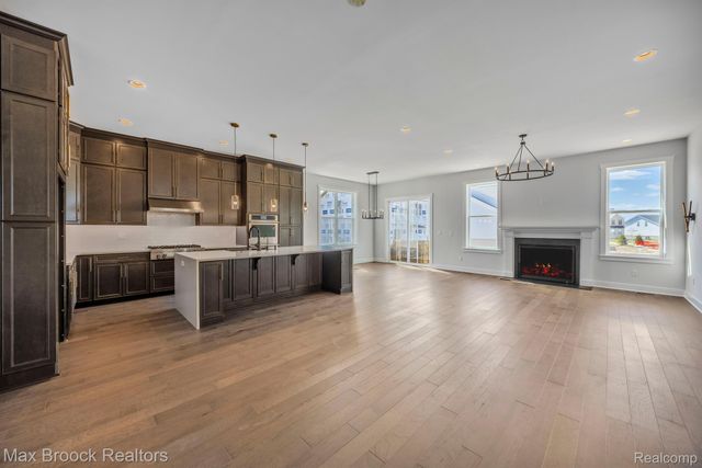 5636 Suffolk Court, West Bloomfield Charter Township, MI 48322