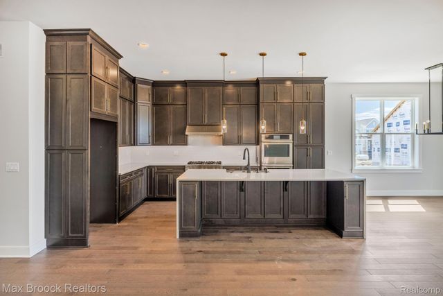 5636 Suffolk Court, West Bloomfield Charter Township, MI 48322