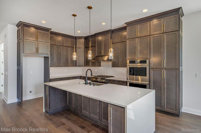 5636 Suffolk Court, West Bloomfield Charter Township, MI 48322