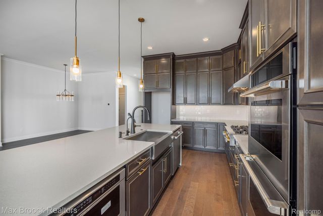 5636 Suffolk Court, West Bloomfield Charter Township, MI 48322
