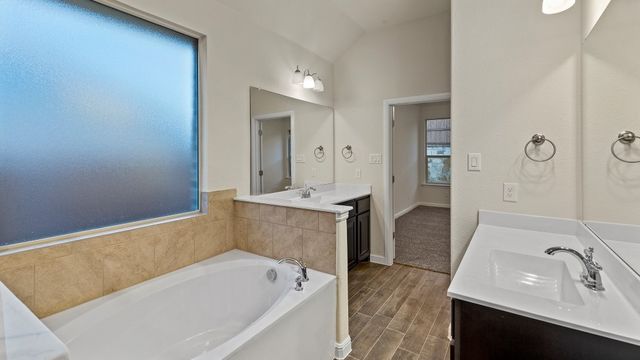 10424 SUNSET SHORE Drive, Grand Prairie, TX 76065