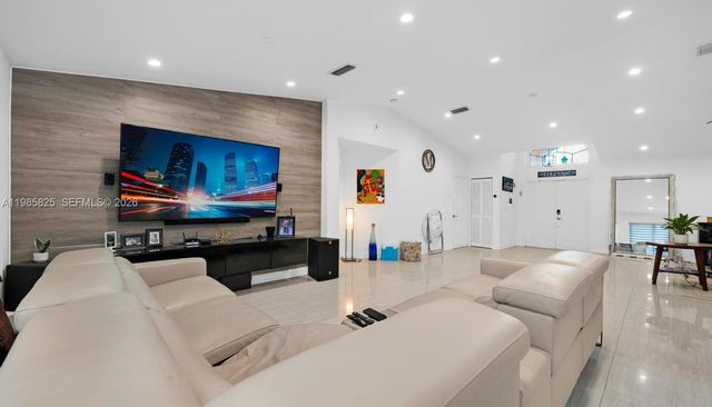 16898 Crestview Ln, Weston, FL 33326