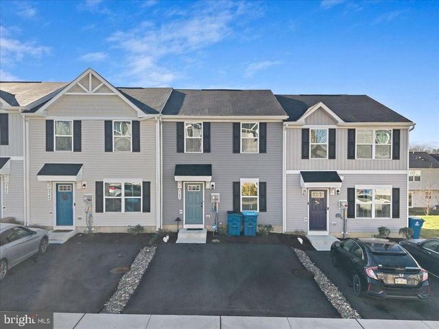 2142 CROSS COUNTRY RD, Northampton, PA 18067