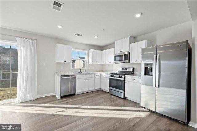 2142 CROSS COUNTRY RD, Northampton, PA 18067