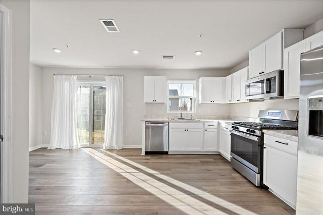 2142 CROSS COUNTRY RD, Northampton, PA 18067