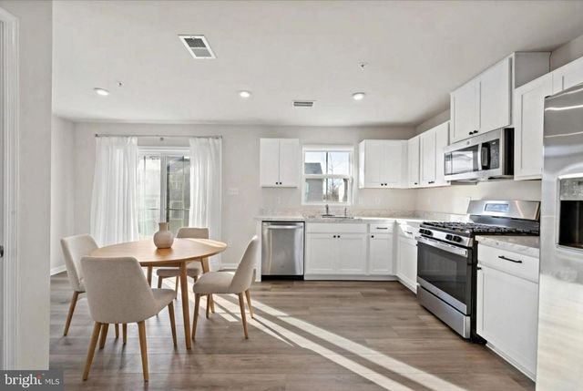 2142 CROSS COUNTRY RD, Northampton, PA 18067