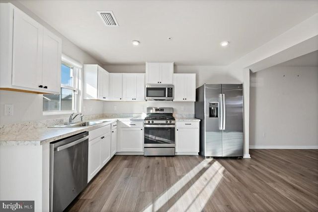 2142 CROSS COUNTRY RD, Northampton, PA 18067