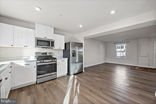 2142 CROSS COUNTRY RD, Northampton, PA 18067