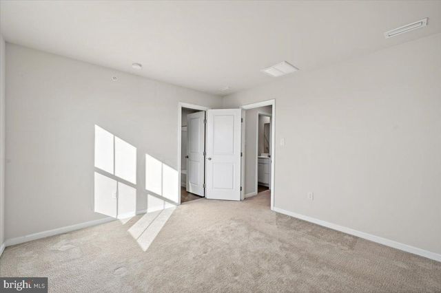 2142 CROSS COUNTRY RD, Northampton, PA 18067