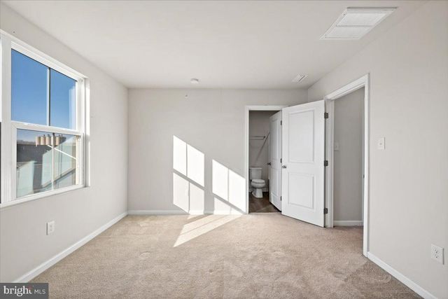 2142 CROSS COUNTRY RD, Northampton, PA 18067