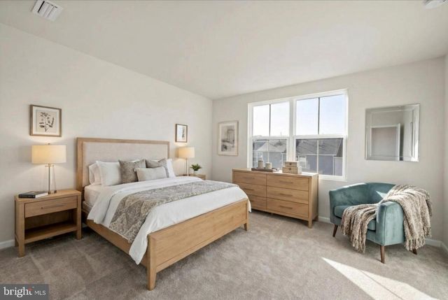 2142 CROSS COUNTRY RD, Northampton, PA 18067