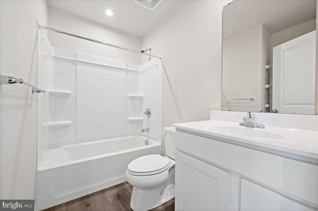 2142 CROSS COUNTRY RD, Northampton, PA 18067