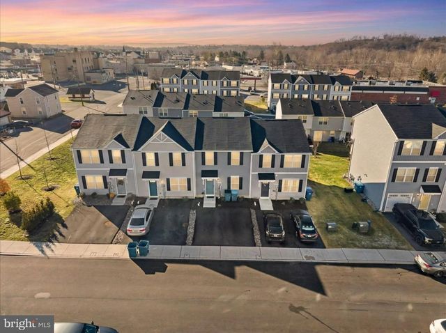 2142 CROSS COUNTRY RD, Northampton, PA 18067