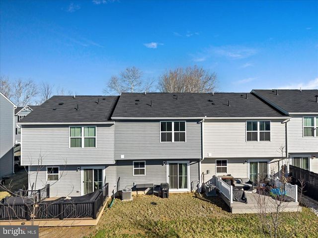 2142 CROSS COUNTRY RD, Northampton, PA 18067