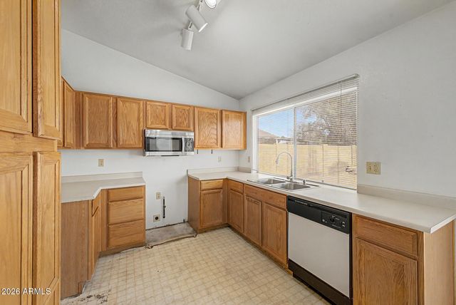 1621 E DARREL Road, Phoenix, AZ 85042
