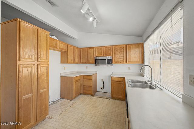 1621 E DARREL Road, Phoenix, AZ 85042
