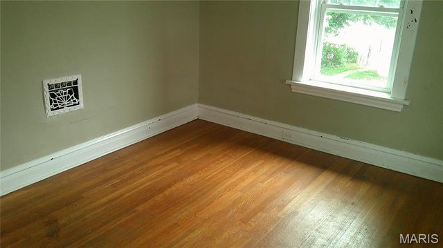 4660 Ray Avenue, St Louis, MO 63116