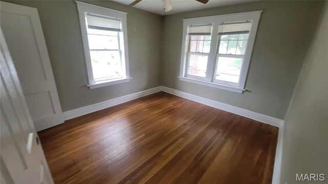 4660 Ray Avenue, St Louis, MO 63116