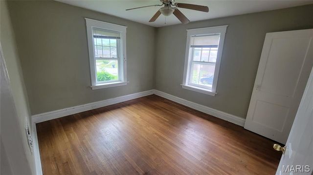 4660 Ray Avenue, St Louis, MO 63116