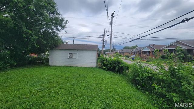 4660 Ray Avenue, St Louis, MO 63116