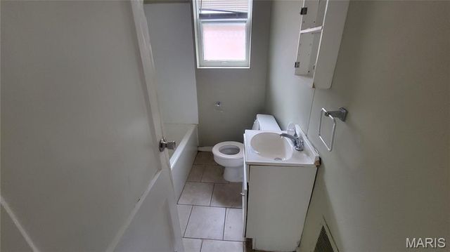 4660 Ray Avenue, St Louis, MO 63116