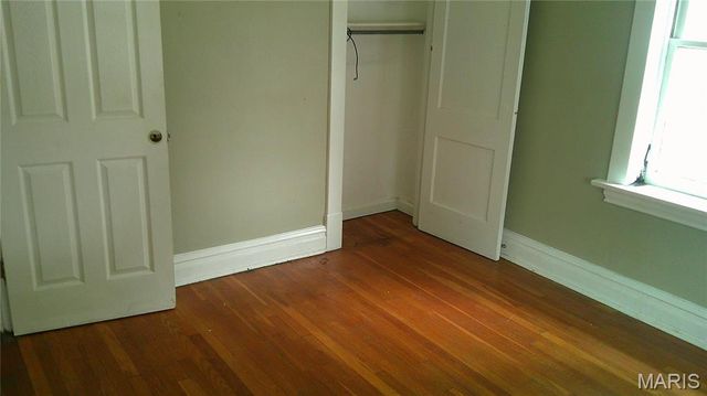 4660 Ray Avenue, St Louis, MO 63116