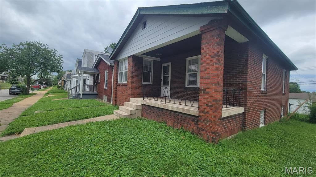 4660 Ray Avenue, St Louis, MO 63116