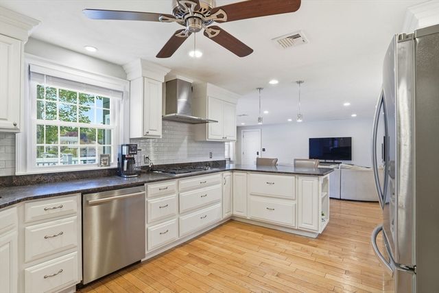 21 Kent Rd, Weymouth, MA 02190