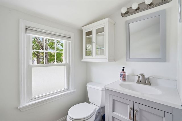 21 Kent Rd, Weymouth, MA 02190