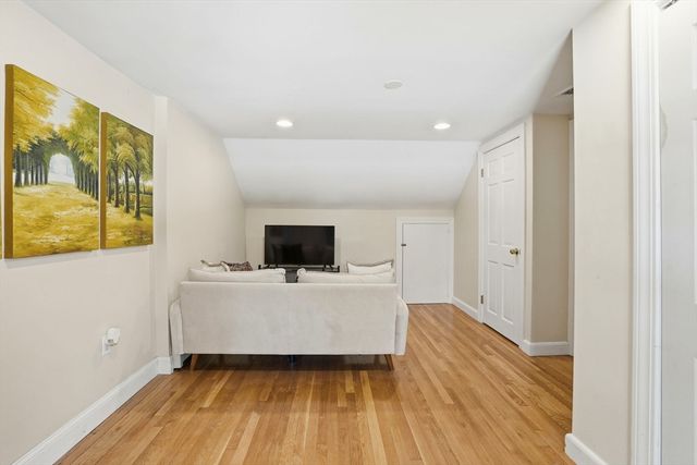21 Kent Rd, Weymouth, MA 02190