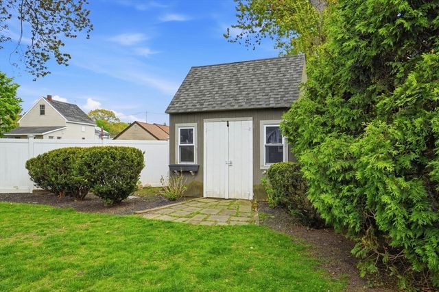 21 Kent Rd, Weymouth, MA 02190