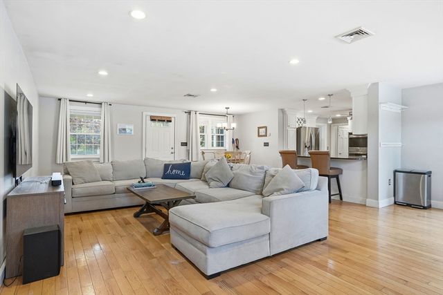 21 Kent Rd, Weymouth, MA 02190