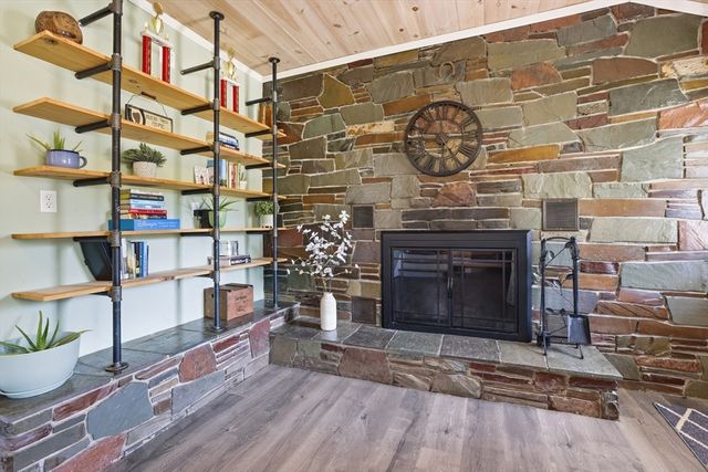 8 Maple Rd, Westford, MA 01886