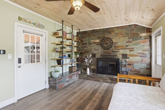 8 Maple Rd, Westford, MA 01886