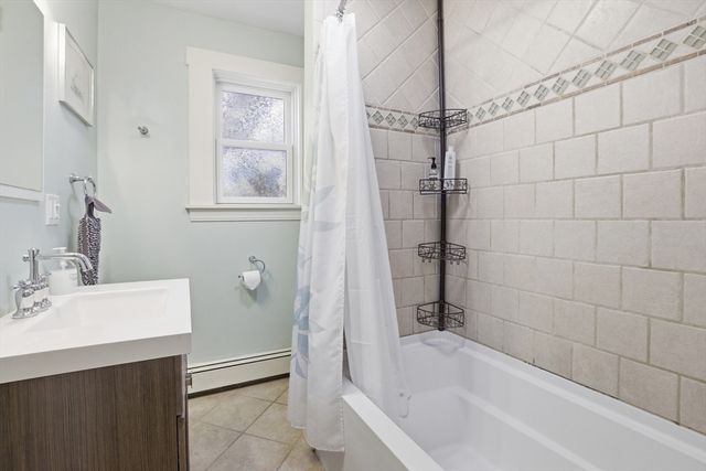 8 Maple Rd, Westford, MA 01886