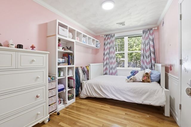 8 Maple Rd, Westford, MA 01886