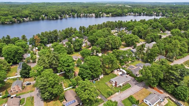 8 Maple Rd, Westford, MA 01886