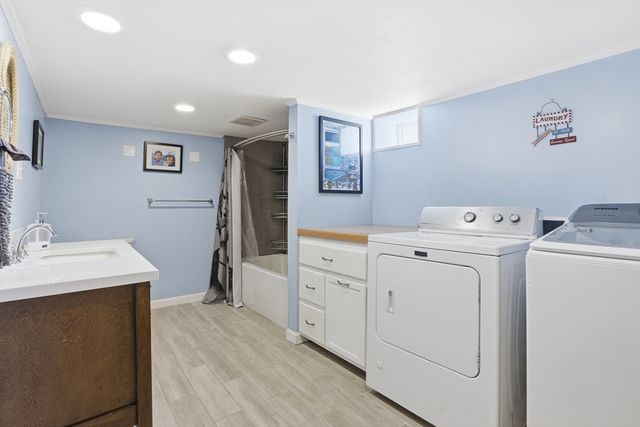 8 Maple Rd, Westford, MA 01886