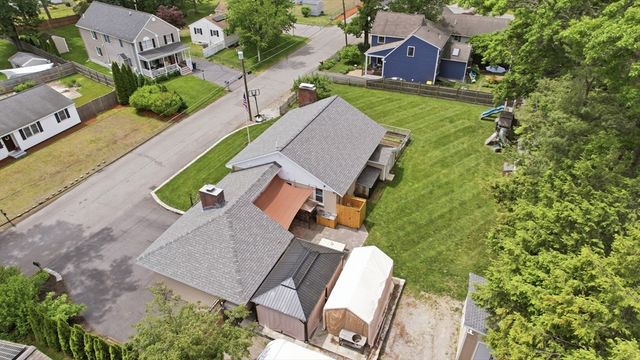 8 Maple Rd, Westford, MA 01886