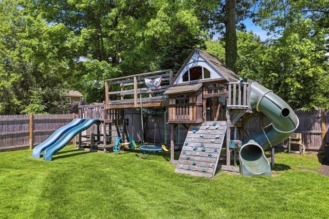 8 Maple Rd, Westford, MA 01886