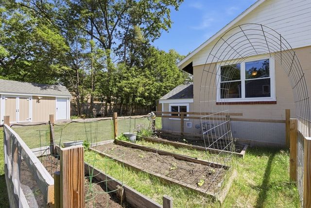 8 Maple Rd, Westford, MA 01886