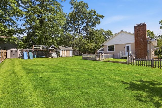 8 Maple Rd, Westford, MA 01886
