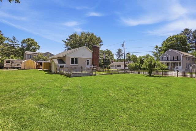 8 Maple Rd, Westford, MA 01886