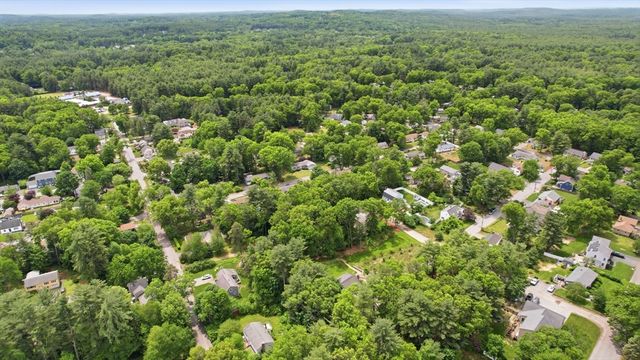 8 Maple Rd, Westford, MA 01886