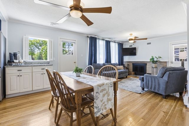 8 Maple Rd, Westford, MA 01886
