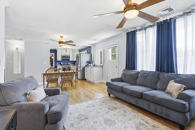 8 Maple Rd, Westford, MA 01886
