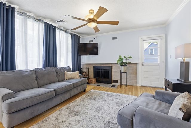 8 Maple Rd, Westford, MA 01886