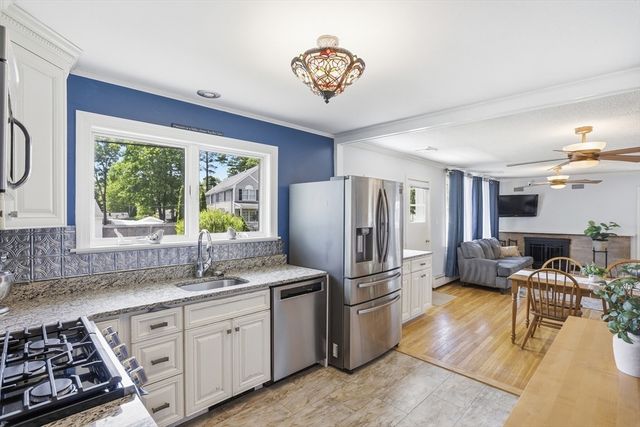 8 Maple Rd, Westford, MA 01886